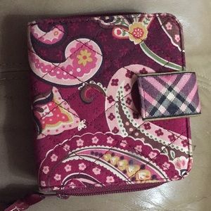 Vera Bradley Wallet In Piccadilly Plum (Retired)
